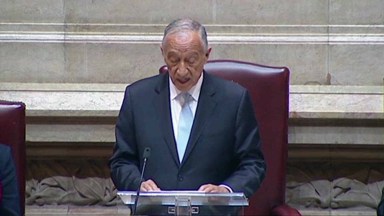 Rebelo de Sousa disolve o Parlamento de Portugal e convoca eleccións