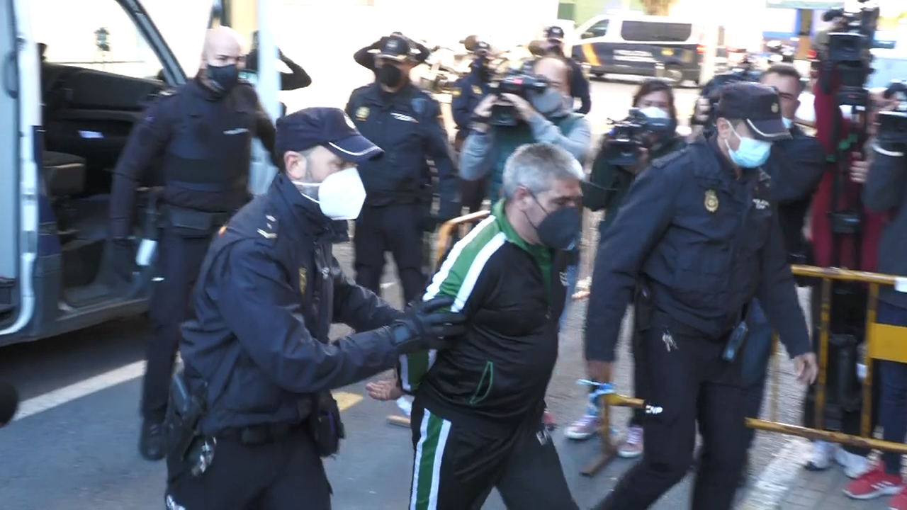 Bernardo Montoya chegando ao xulgado