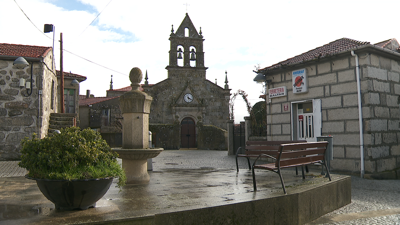 Praza da igrexa, en Baltar