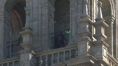 O mestre carraqueiro fai soar a carraca da Catedral o Venres e o Sábado santos
