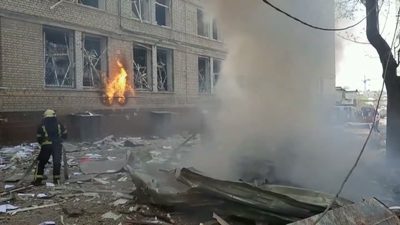 Edificio bombardeado en Khárkiv (Ucraína)