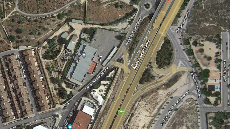 Lugar en que apareceu tirada a vítima, na saída da A-31 a altura de Petrer. FOTO/ Google Maps