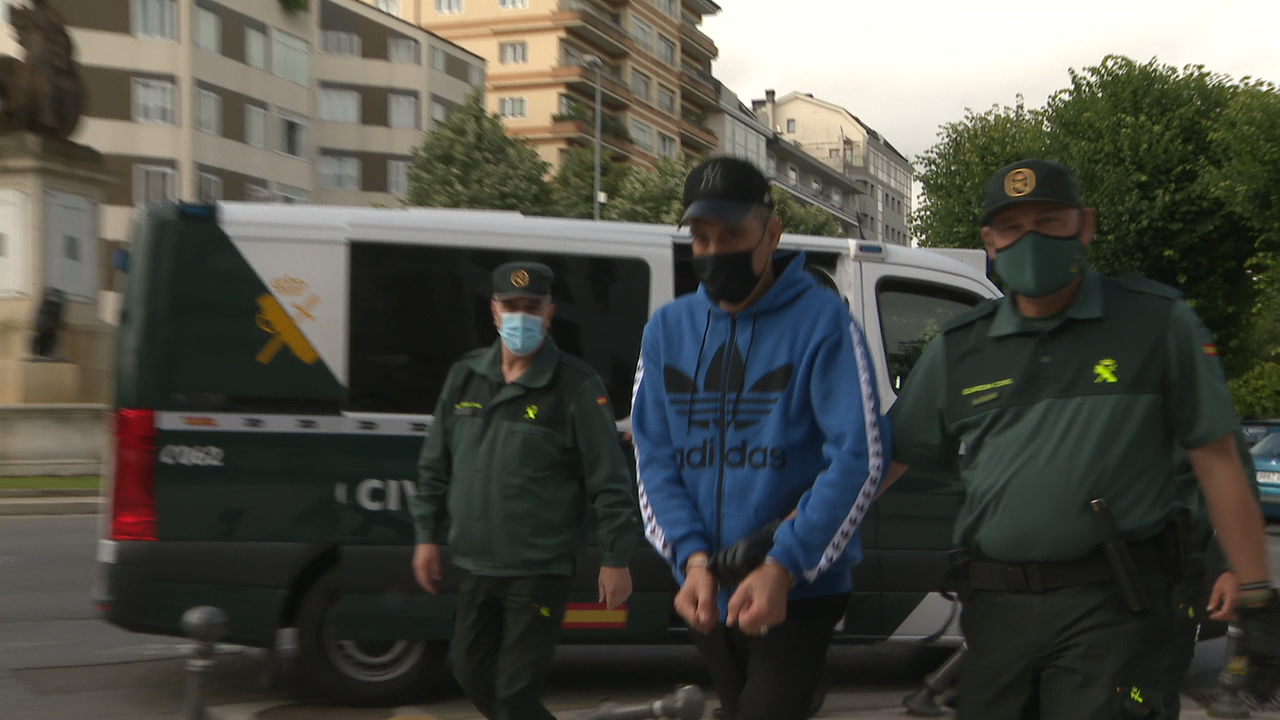 O acusado no momento de chegar á Audiencia de Lugo