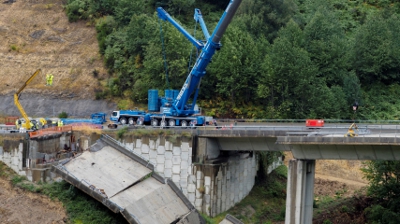 Traballos no viaduto do Castro na A-6 (EFE/Eliseo Trigo)