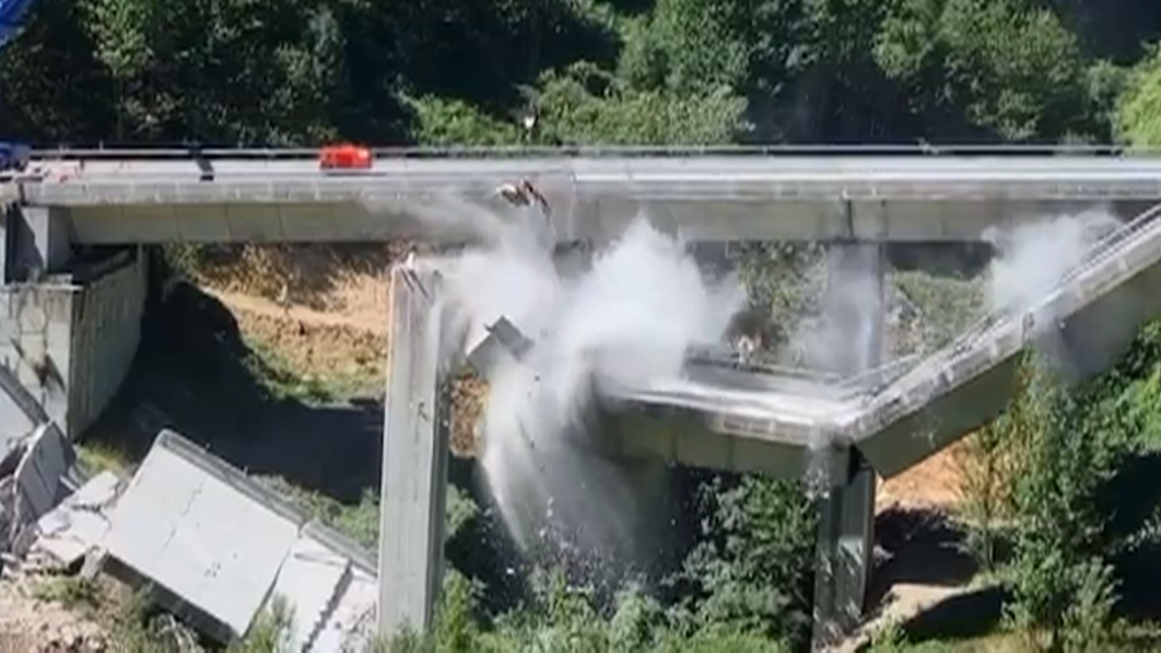 Imaxes do tramo da A6 derrubado