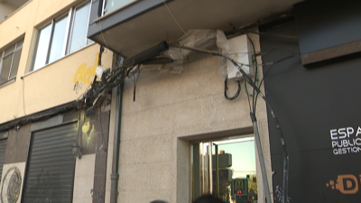 Imaxe deste venres da fachada onde tivo lugar o corte de mangueiras da fibra óptica hai mes e medio