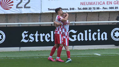 Álex Caramelo celebra o gol que lle deu a vitora ao C. D. Guijuelo