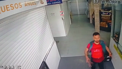 Atracador captado por unha cámara de videovixilancia da praza de abastos de Ourense