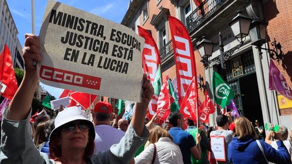 Concentración deste mércores ante o Ministerio de Xustiza (EFE/Fernando Alvarado)