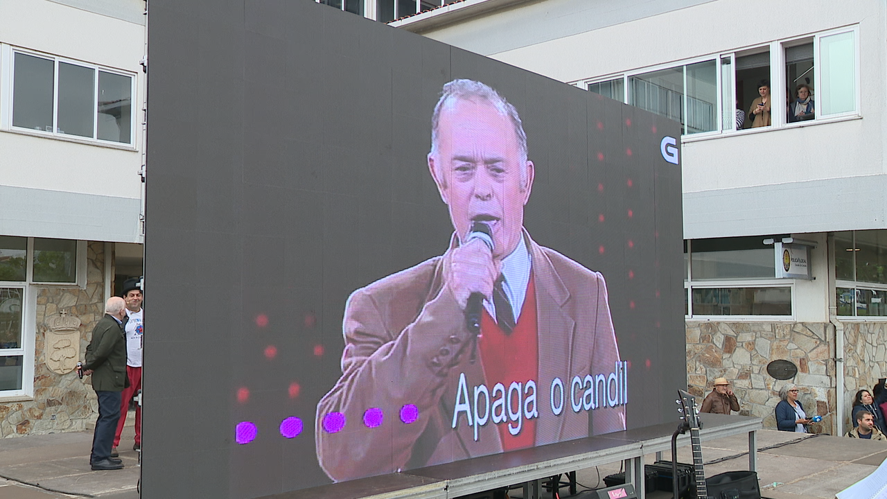 Carlos Díaz, o Xestal, cantou 'Apaga o candil' por primeira vez no 'Luar' en 1992