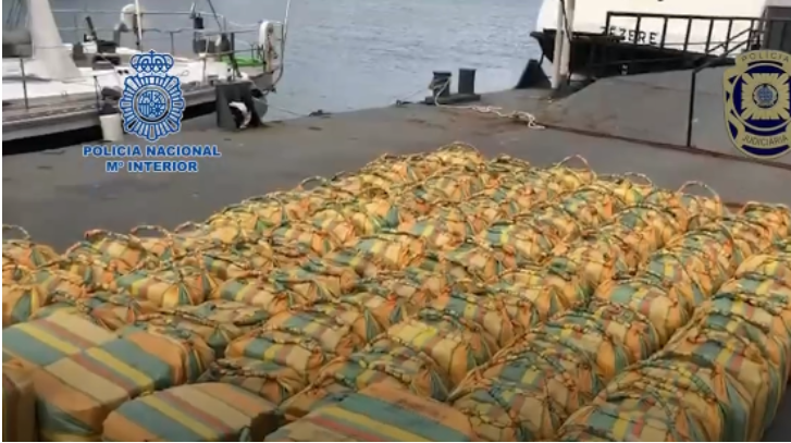 Alixo a bordo do veleiro interceptado en Portugal