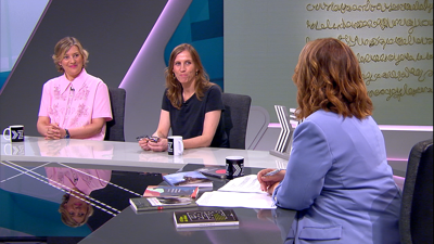 A artista Almudena Fdez Fariña e a comisaria Susana Cendán