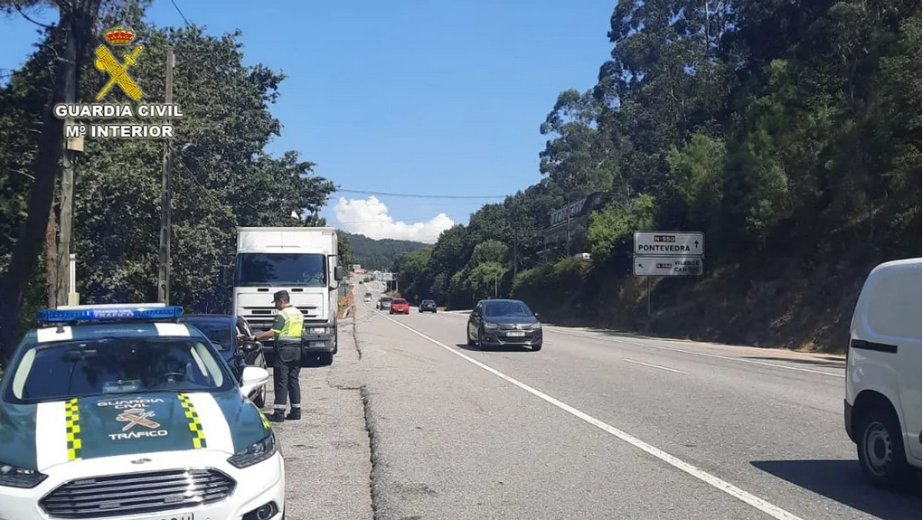 O camión camuflado durante unha actuación en Galicia /Garda Civil