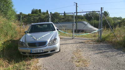 Ao caron do lugar do accidente apareceu un coche encaixado na reixa do valado da via
