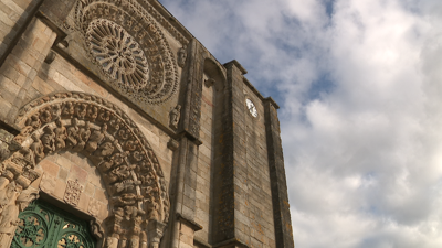 A torre inacabada de San Martiño de Noia