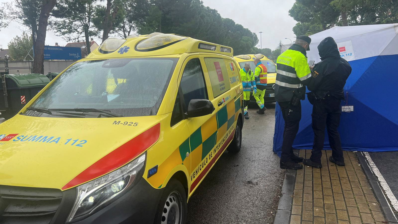 Equipos sanitarios no lugar do crime (EFE/Emerxencias Madrid)