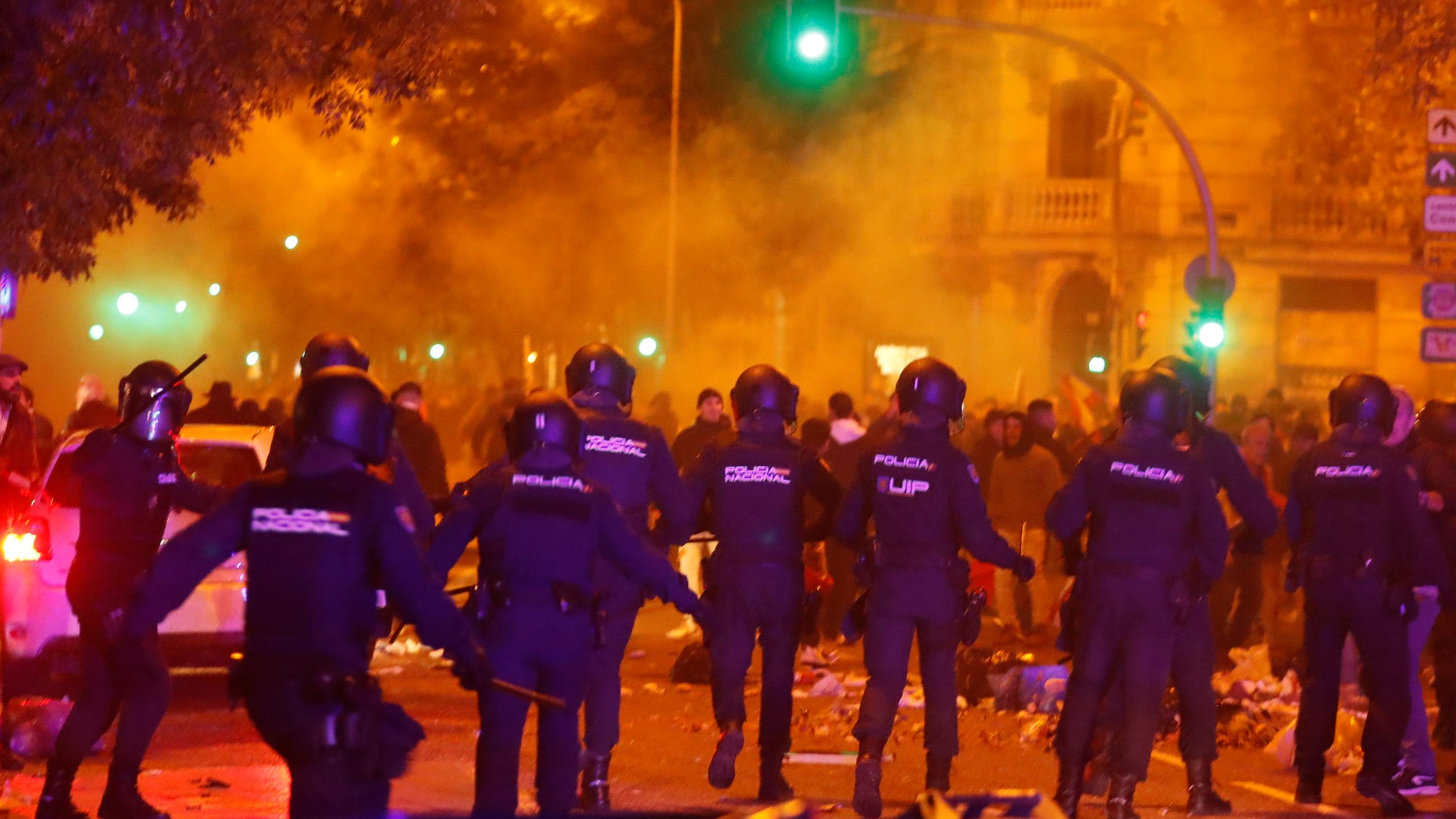 A policía cargou contra os concentrados ante a sede do PSOE en Madrid (EFE/J. P. Gandul)