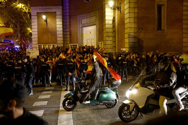 Protesta en Ferraz (EFE/Rodrigo Jiménez)