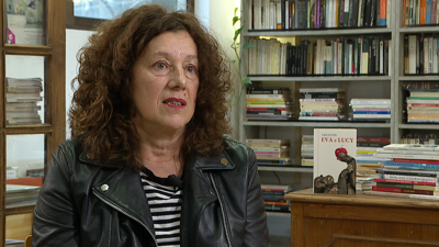 A escritora Cris Pavón