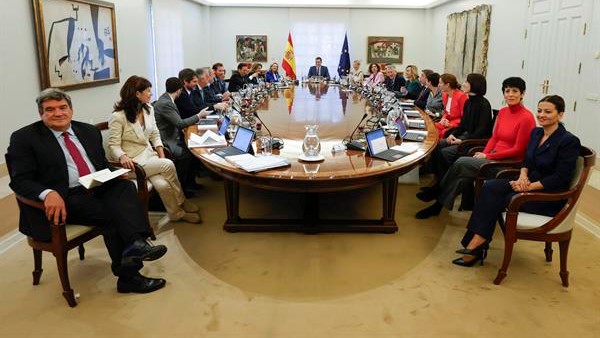 Vista xeral do novo Consello de MInistros presidido por Pedro Sánchez (EFE/Juan Carlos Hidalgo)