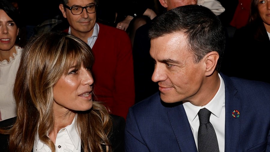 O presidente do Goberno, Pedro Sánchez, e a súa esposa, Begoña Gómez (EFE/Chema Moya)