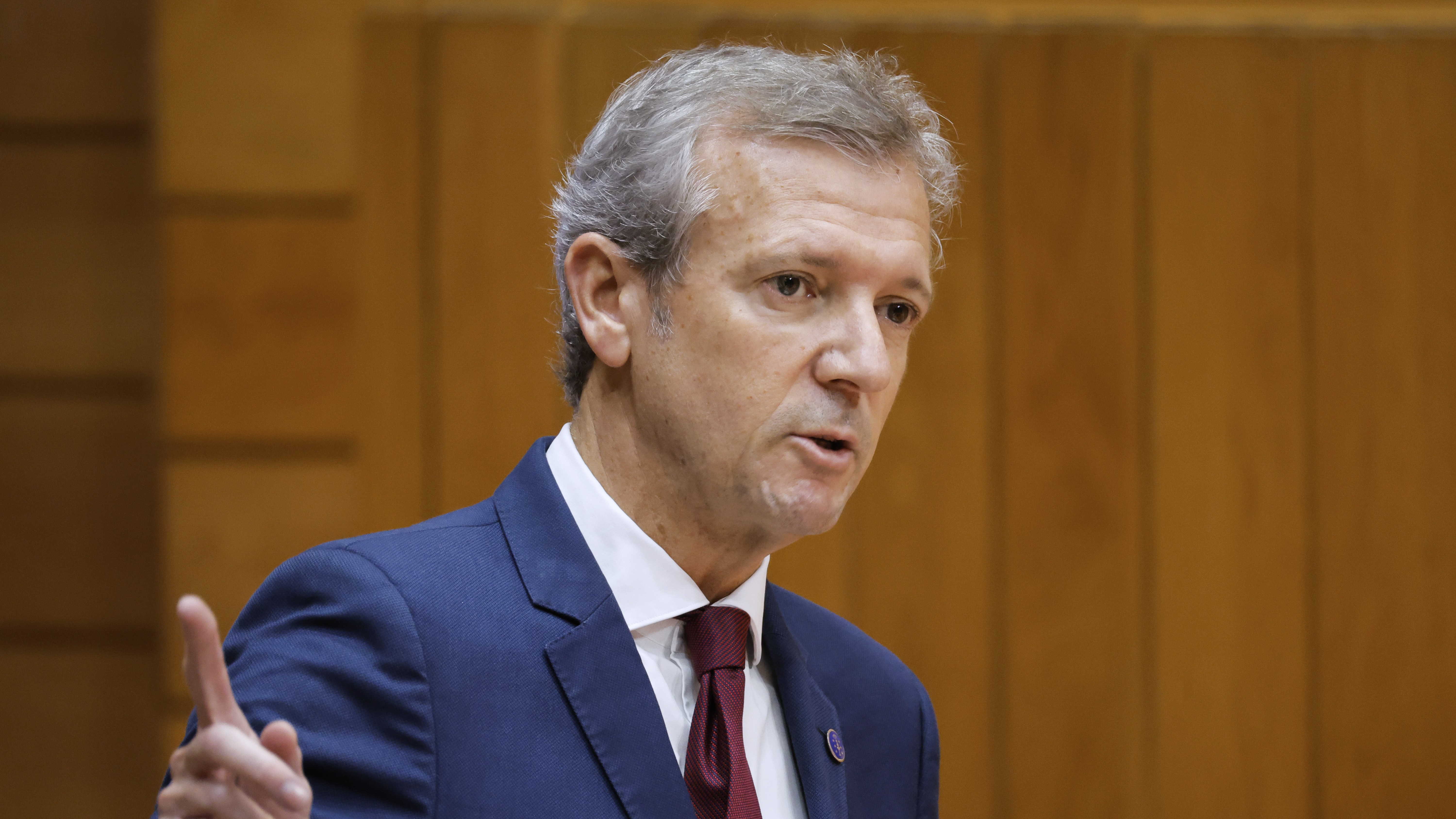 O presidente da Xunta, Alfonso Rueda, durante a sesión de control do Parlamento de Galicia (EFE / Lavandeira jr)