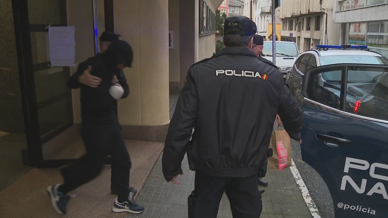 Prisión provisional para o acusado de matar a coiteladas a súa parella ...