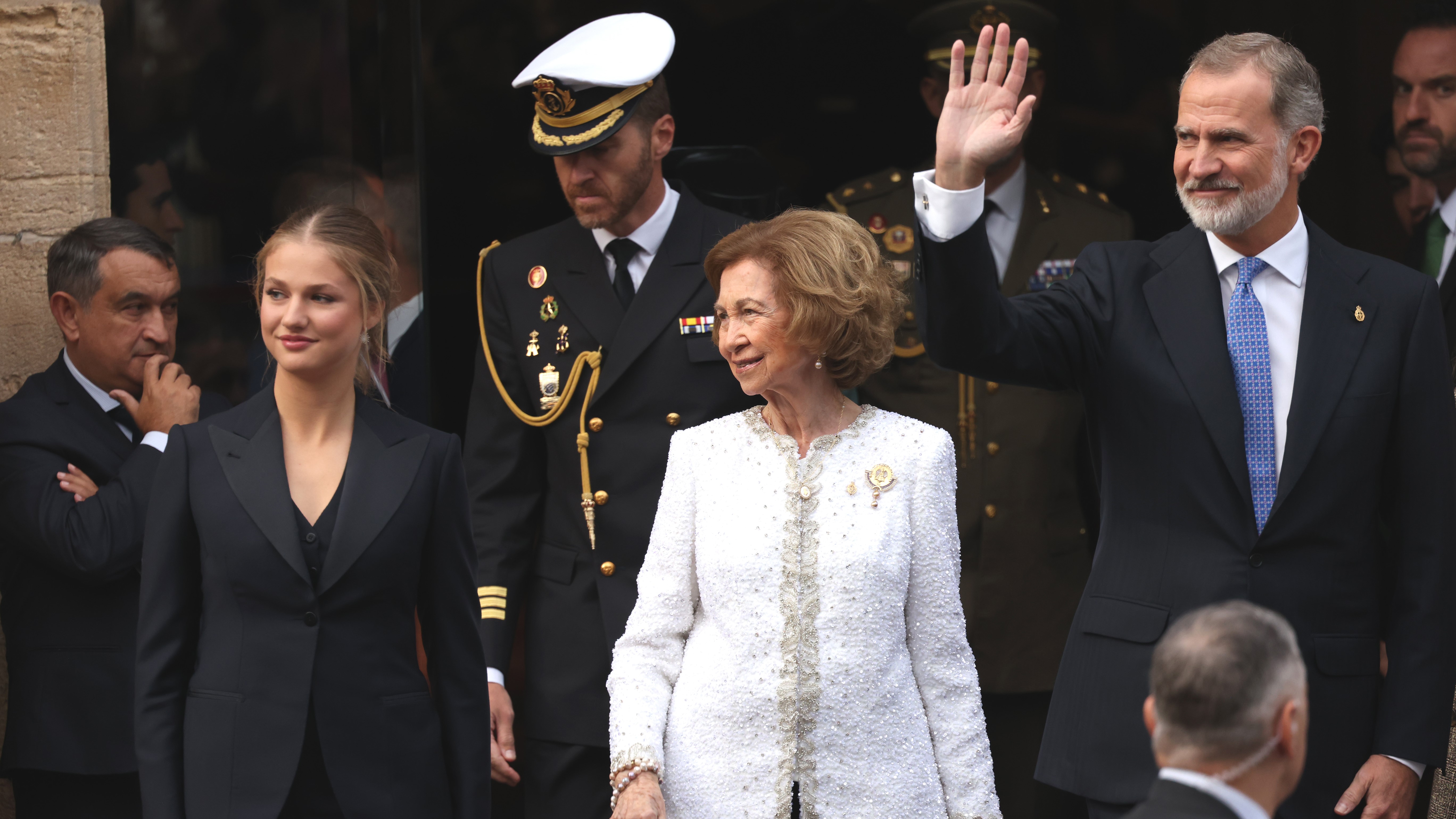 Filipe VI, a princesa Leonor e a raíña Sofía pouco antes da cerimonia de entrega dos Premios Princesa de Asturias en Ovieu (Arquivo / José Ruiz / Europa Press)