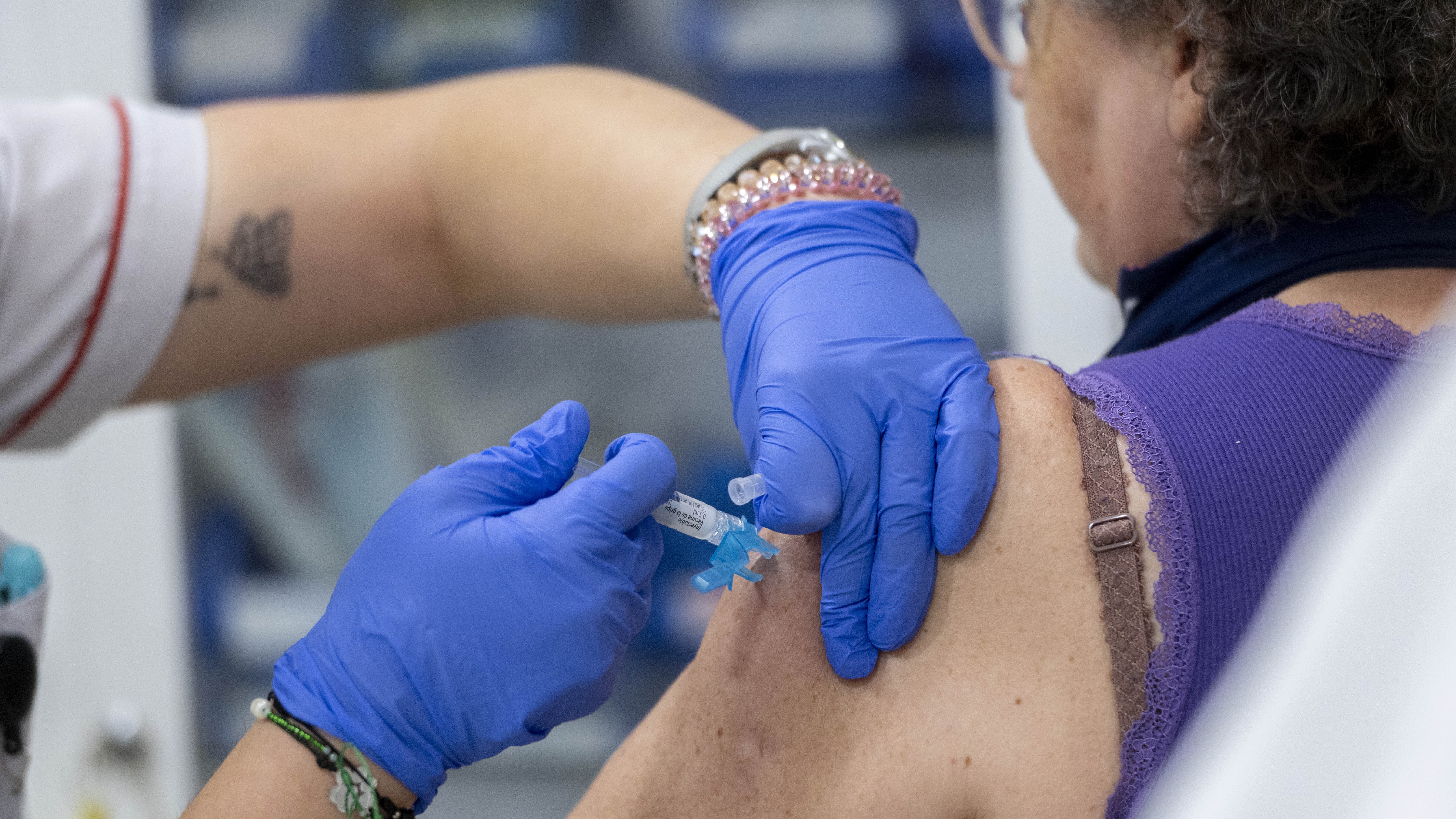 O 65 % dos maiores de 65 anos e dos menores de 5 anos están vacinados contra o virus da gripe, segundo o Sergas (Alberto Ortega/Europa Press)