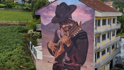 Mural Charanguista Andino en Fene (Europa Press/Cedida/Roberto Pulzoni)