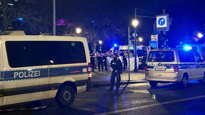 Policía de Berlín no Memorial do Holocausto-Marion van der Kraats/dpa-Zentra