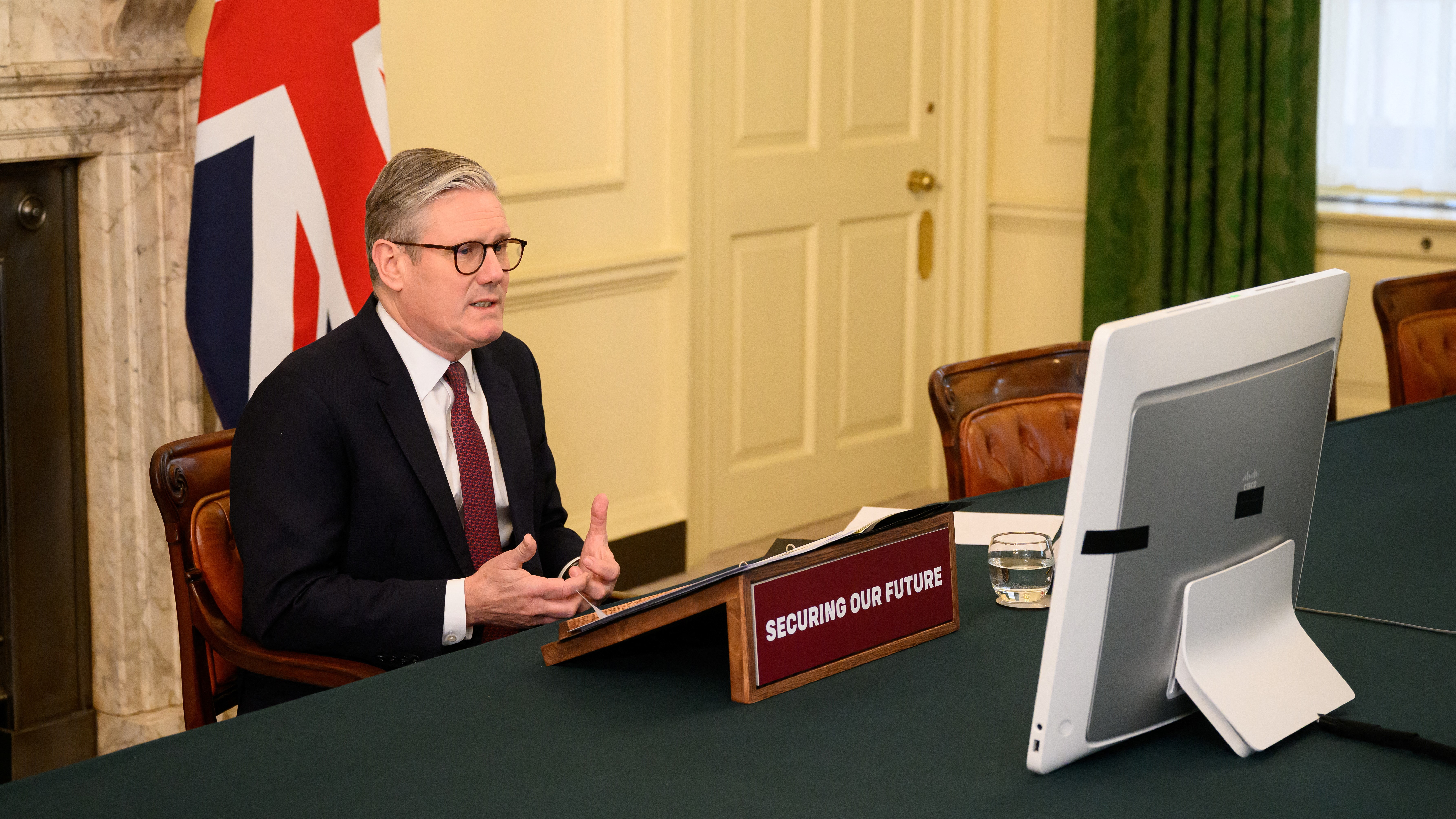 Starmer en Downing Street durante a xuntanza virtual. Leon Neal/Pool vía REUTERS