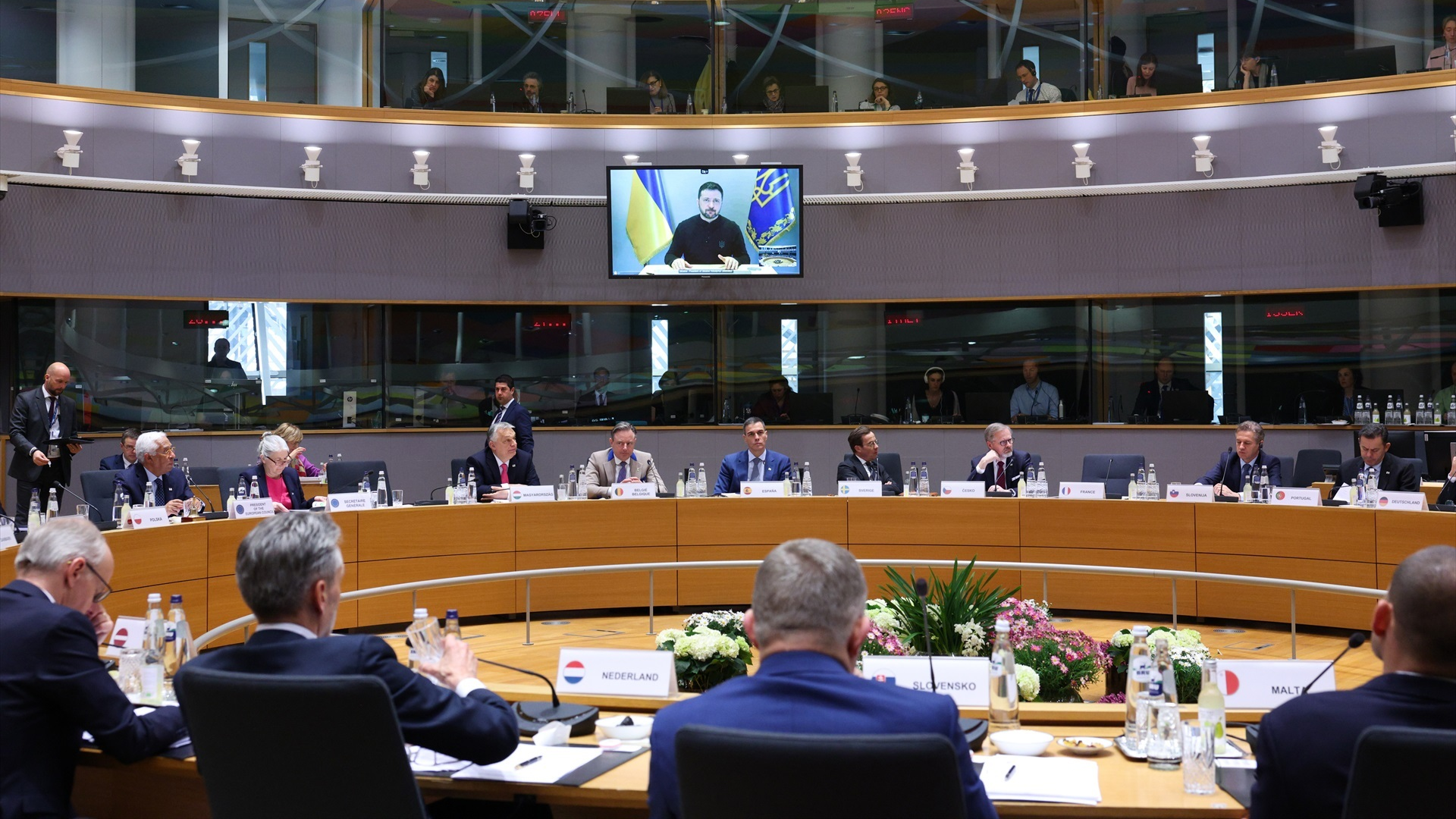 Os líderes da UE no Consello Europeo en que interven o presidente ucraniano Volodimir Zelenski/ Alexandros Michailidis/Europa Press