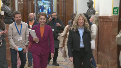 A vicepresidenta primeira e ministra de Facenda, María Jesús Montero, e a vicepresidenta segunda e ministra de Traballo, Yolanda Díaz