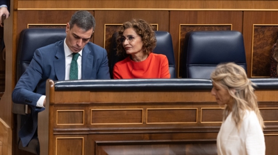 Yolanda Díaz pasa ante os escanos de Pedro Sánchez e María Jesús Montero este mércores no Congreso (Europa Press/Eduardo Parra)