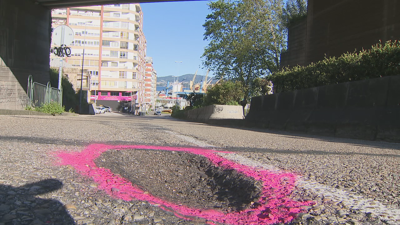 Pintadas tamén en beirarrúas ao longo de toda a cidade olívica