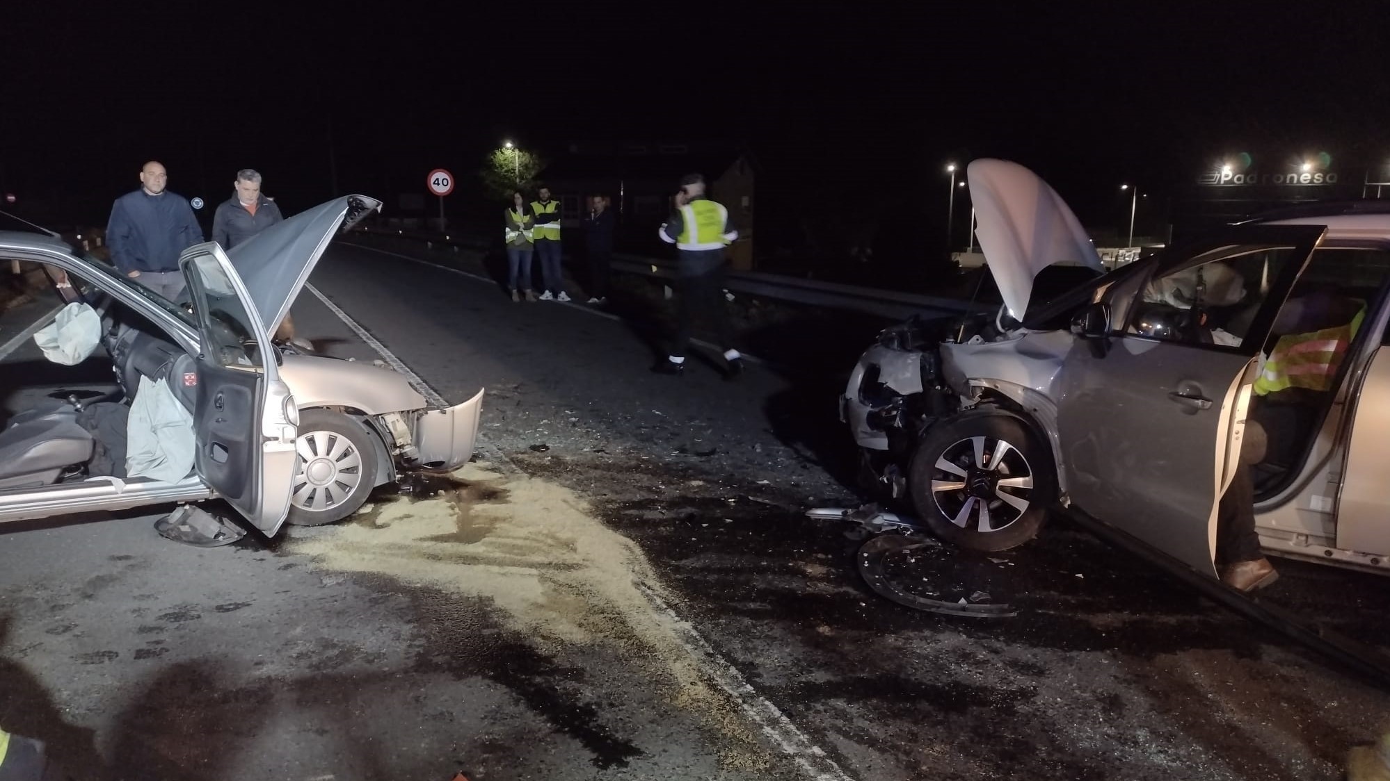 Dous vehículos implicados no sinistro de Padrón. FOTO: Consorcio Provincial da Coruña