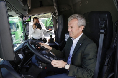 Alfonso Rueda, durante a súa visita a Gesuga en Cerceda (Efe/Kiko Delgado)