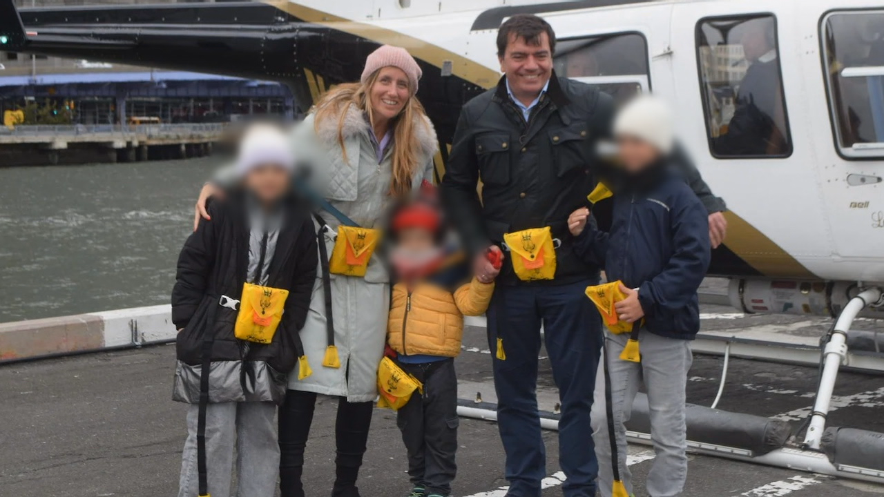 Os falecidos, minutos antes de subir ao helicóptero, nunha fotografía tomada pola propia empresa