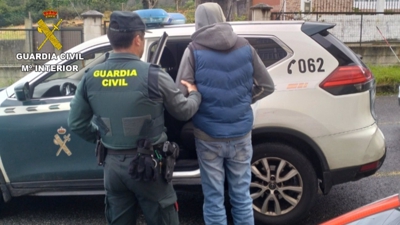 O arrestado é un veciño do Grove de 43 anos, con antecedentes policiais