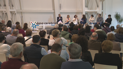 Momento do coloquio dentro da III Xuntanza de persoas e familias con dano cerebral