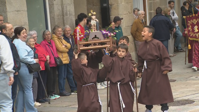 Un dos 14 pasos da Semana Santa Infantil de Viveiro