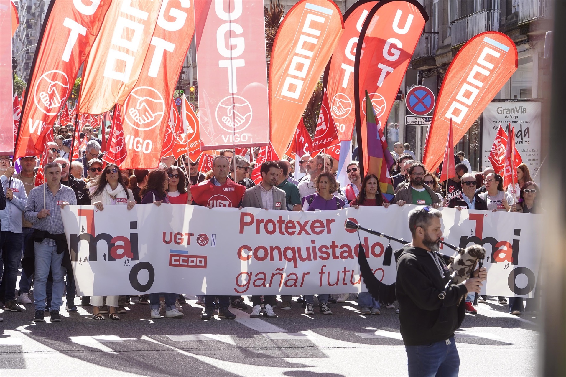Imaxe da manifestación de CC.OO. e UXT este xoves 1 de maio en Vigo (Javier Vázquez/Europa Press)