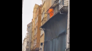 Incendio en Ferrol producido por unha manta eléctrica. Imaxe sacada de X de @EloyTP