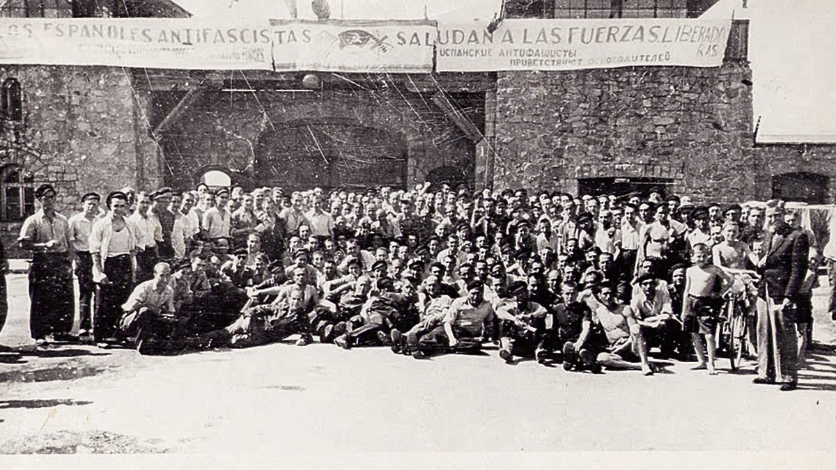 Prisioneiros en Mauthausen en maio de 1945 (Europa Press/Asociación para a Recuperación da Memoria Histórica)