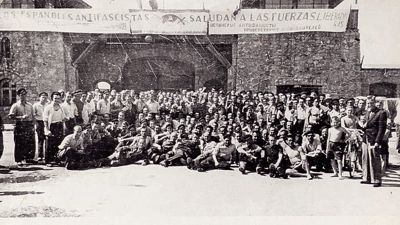 Prisioneiros en Mauthausen en maio de 1945 (Europa Press/Asociación para a Recuperación da Memoria Histórica)