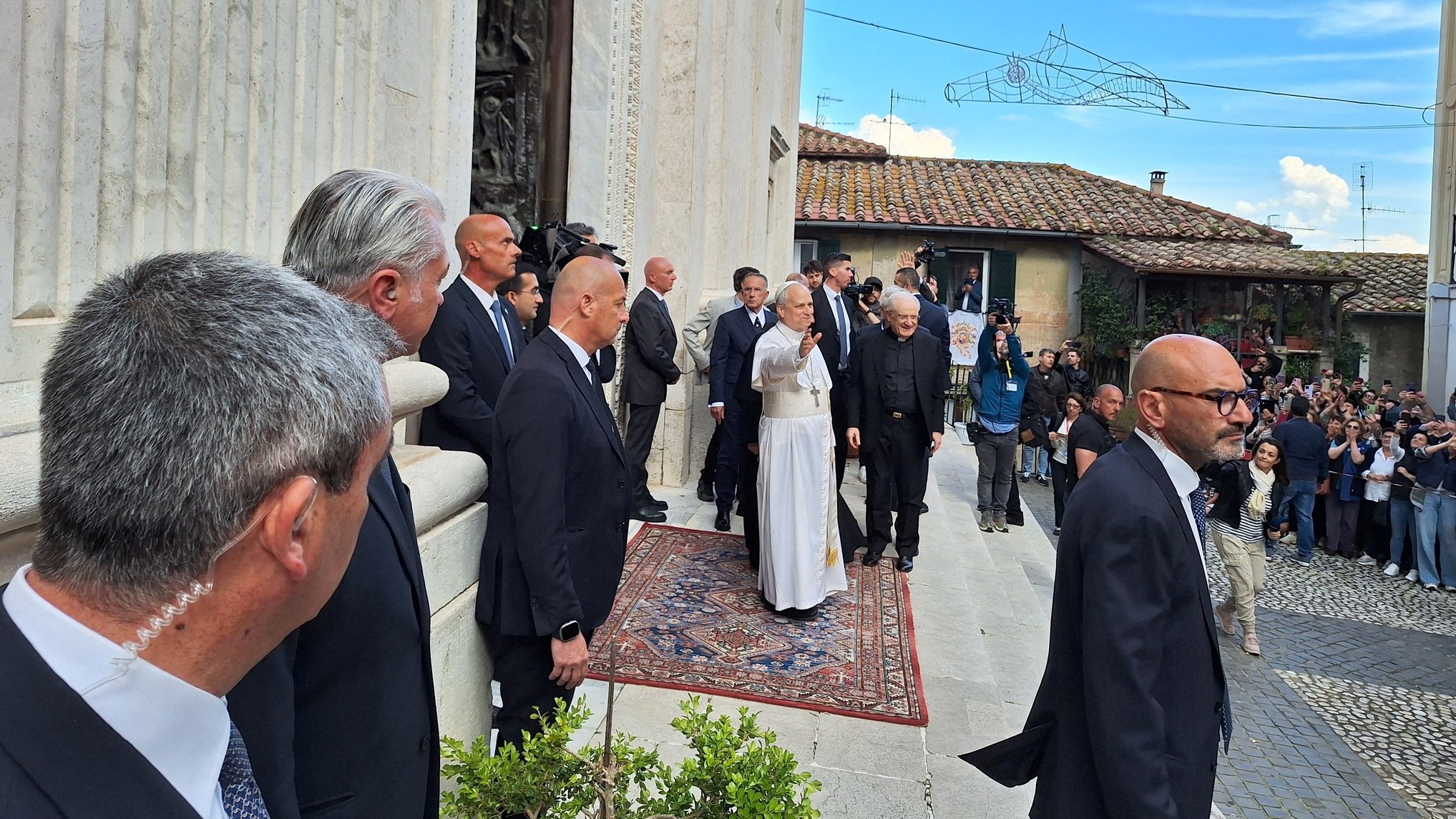 O Papa no santuario agostiño. FOTO: Administración de Genazzaro vía REUTERS