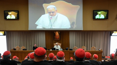 O Papa reunido cos cardeais este sábado. VATICANO vía REUTERS