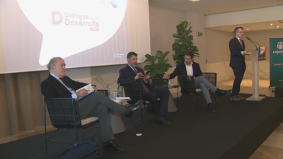 Redondo, xunto a Albert Rivera e outros participantes no encontro de Vigo