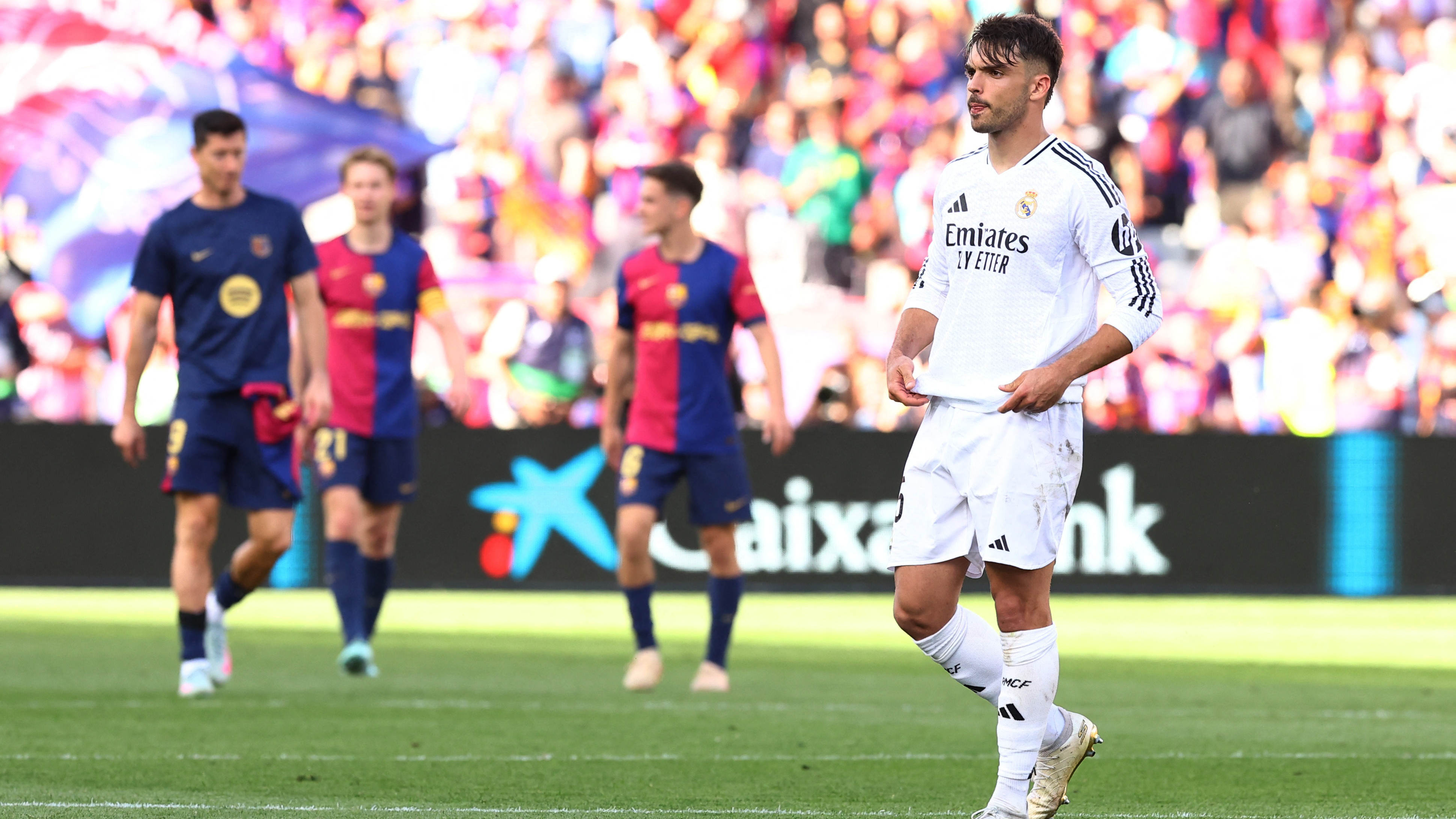 O madridista Asencio, a pasada fin de semana durante o partido contra o FC Barcelona (REUTERS/Albert Gea)